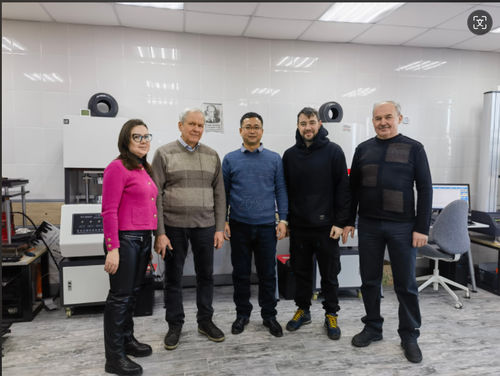 Bezoek onze oude klanten en bespreken nieuwe productie-apparatuur investeringen