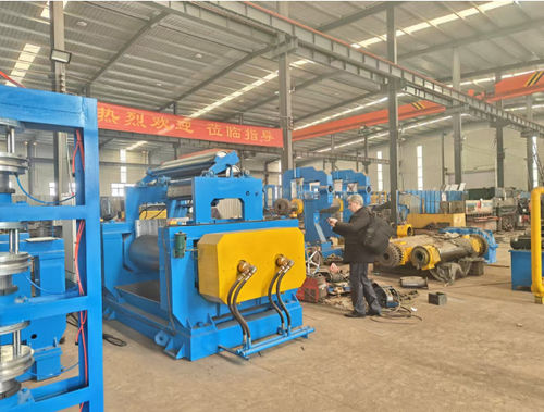 Het laatste nieuws van het bedrijf over Turkse klanten bezochten onze fabriek om de bandenherstelapparatuur te inspecteren