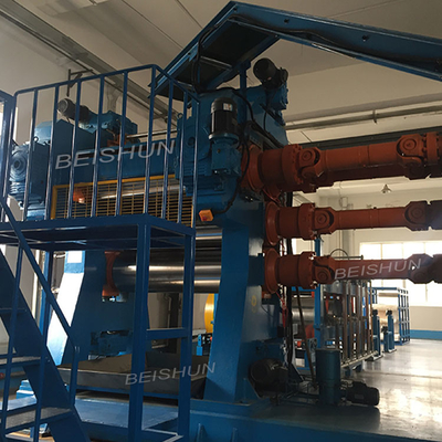 kopen Hoge Nauwkeurigheid Vier Kalandermachine van het Broodjes de Rubberblad voor Transportbandproductielijn online manufacture