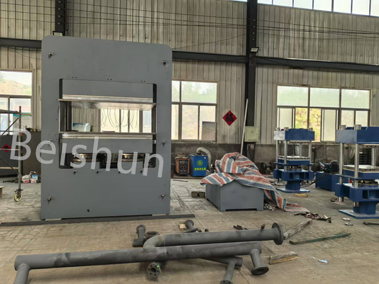 kopen Grote eenlaagse rubberpress / rubberpress met een druk van 2,8 MPa voor uniforme vulcanisatie online manufacture