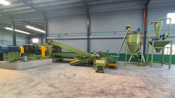 kopen Semi-automatische bandenrecyclinglijn verwerkt banden tot 0-200-maas rubberpoeder online manufacture