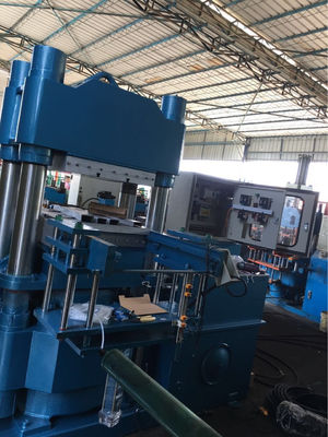 Goede prijs 1200 mm × 600 mm warmplaat semi-automatische rubber vulcaniserende persmachine wordt gebruikt voor de productie van rubberproducten online