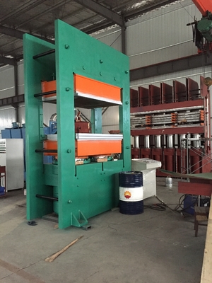Frame Type Plate Vulcaniserende pers neemt stoomverwarming voor vulcaniserende rubberproducten