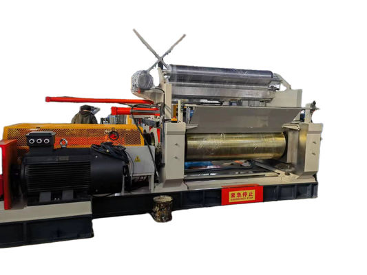 Goede prijs XK-560 Automatische splitsingsregeling Rubber Mixing Mill Machine met Stock Blender en Hydraulische rem online