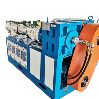 Goede prijs DC132 Rubber Extruder Machine 0-60 r/min Schroefsnelheid 300 mm Voorschroefdiameter online