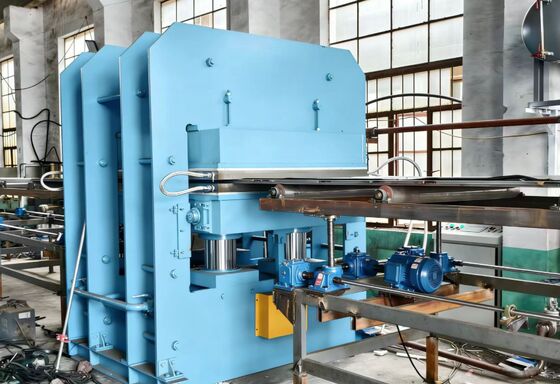 Goede prijs 400 ton drukplatte vulcaniseringsmachine met PLC-besturing en 200 mm plaatkloof voor rubber cord fabric sandwich sheets online