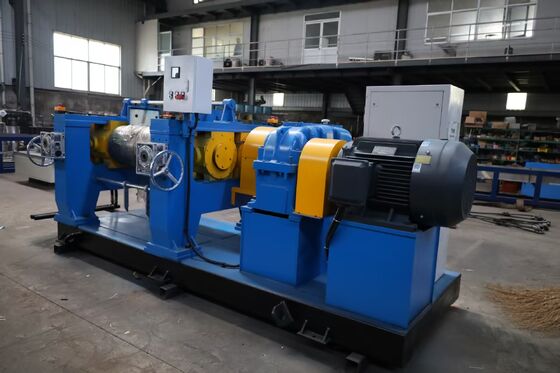Goede prijs Automatische rubbermengmachine met veiligheidsschakelaar, stabiele werking en gekoelde gietijzerrol voor industrieel gebruik online